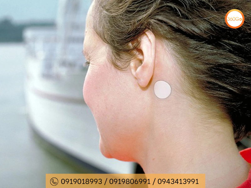 Sử dụng miếng dán chống say xe - Du lịch 360Go